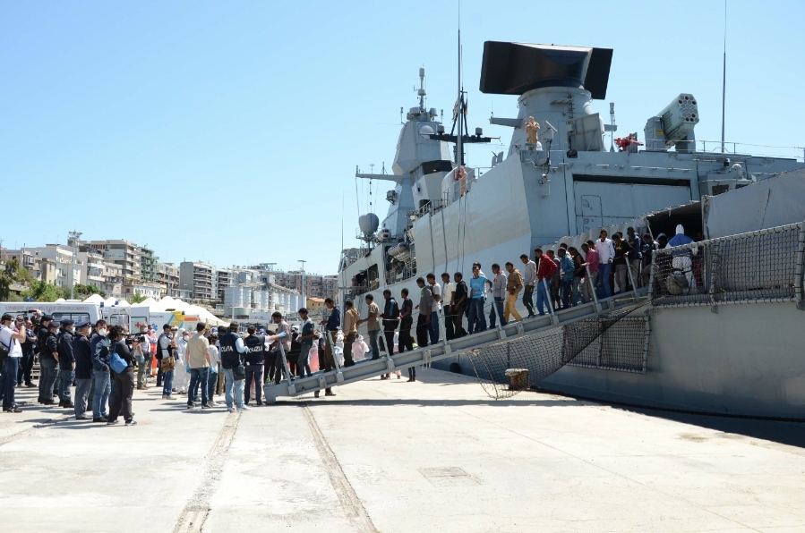 Il Viminale autorizza lo sbarco degli immigrati a Reggio Calabria
